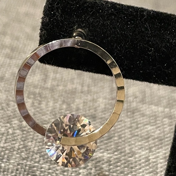 Three pairs of earrings - Picture 7 of 7